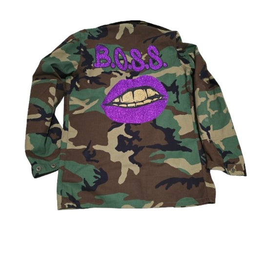 Custom B.O.S.S. Camo Army Jacket – Glitter Lips & Gold Teeth Graphic – Size Small X-Long